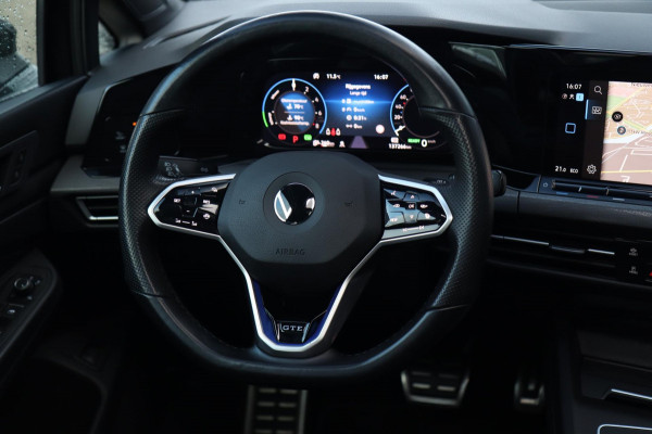 Volkswagen Golf 1.4 eHybrid GTE / PANO / ACC / KEYLESS / CAMERA / ALCANTARA
