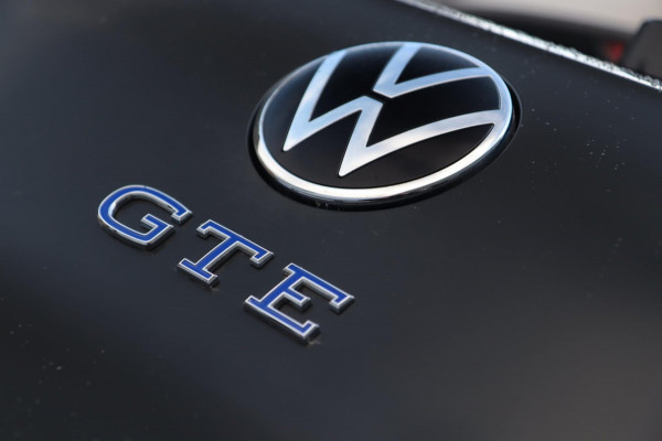 Volkswagen Golf 1.4 eHybrid GTE / PANO / ACC / KEYLESS / CAMERA / ALCANTARA