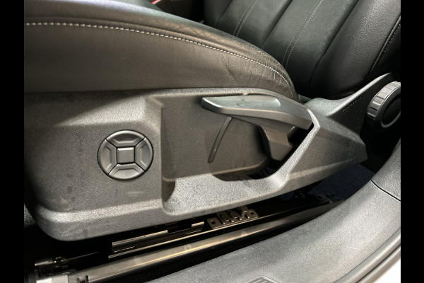 Audi Q4 e-tron 40 Launch edition 77 kWh | parkeer sensoren | schuifbaar dak |