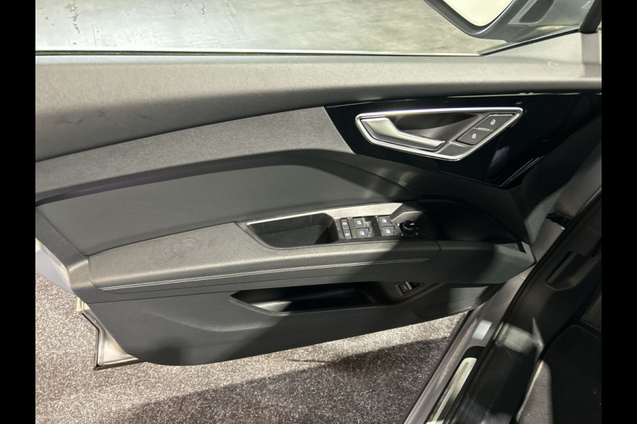 Audi Q4 e-tron 40 Launch edition 77 kWh | parkeer sensoren | schuifbaar dak |