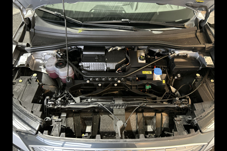 Audi Q4 e-tron 40 Launch edition 77 kWh | parkeer sensoren | schuifbaar dak |