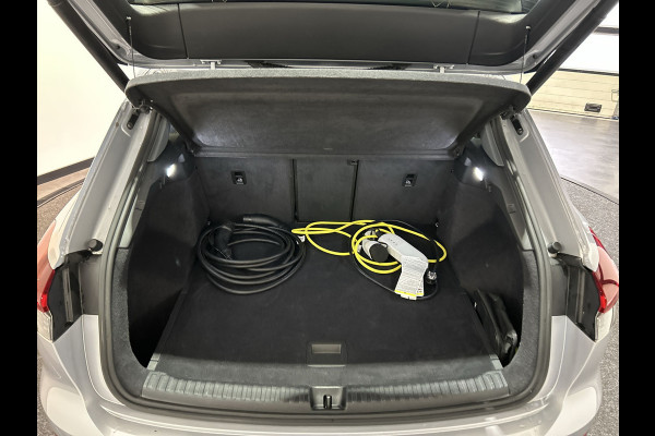 Audi Q4 e-tron 40 Launch edition 77 kWh | parkeer sensoren | schuifbaar dak |