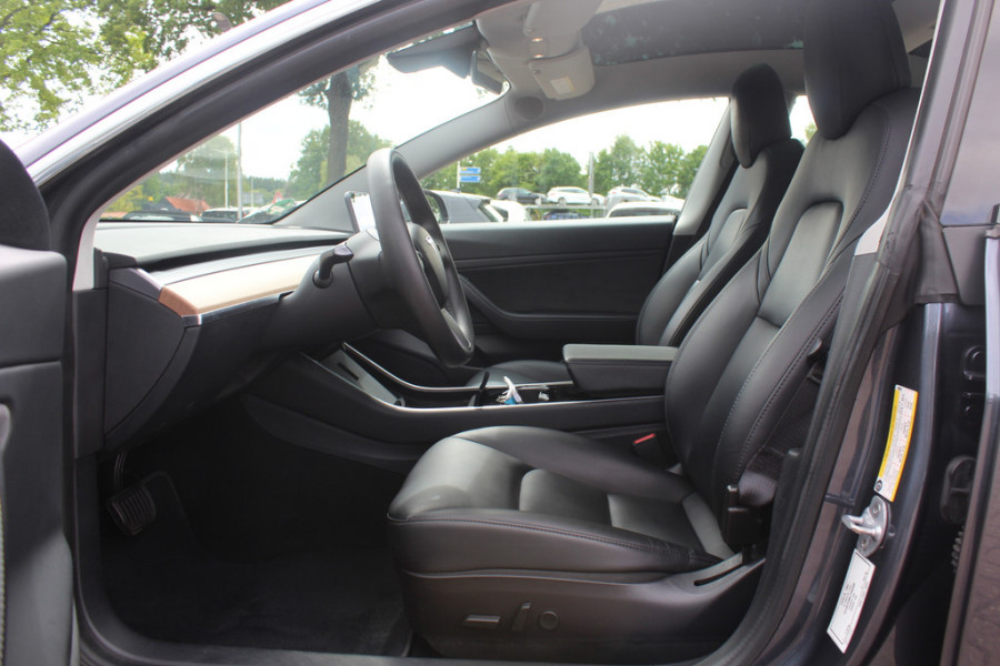 Tesla Model 3 Long Range AWD 75 kWh / Trekhaak / Autopilot / Panoramadak / Camera / Premium Audio / 19'' / Leder / Stoel+Stuurverwarming / ACC