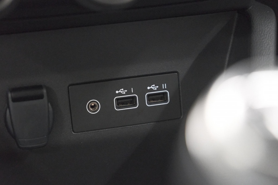 Renault Clio TCe 90 Evolution | Stoelverwarming | Camera | Parkeersensoren | Apple Carplay