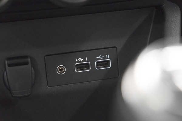 Renault Clio TCe 90 Evolution | Stoelverwarming | Camera | Parkeersensoren | Apple Carplay