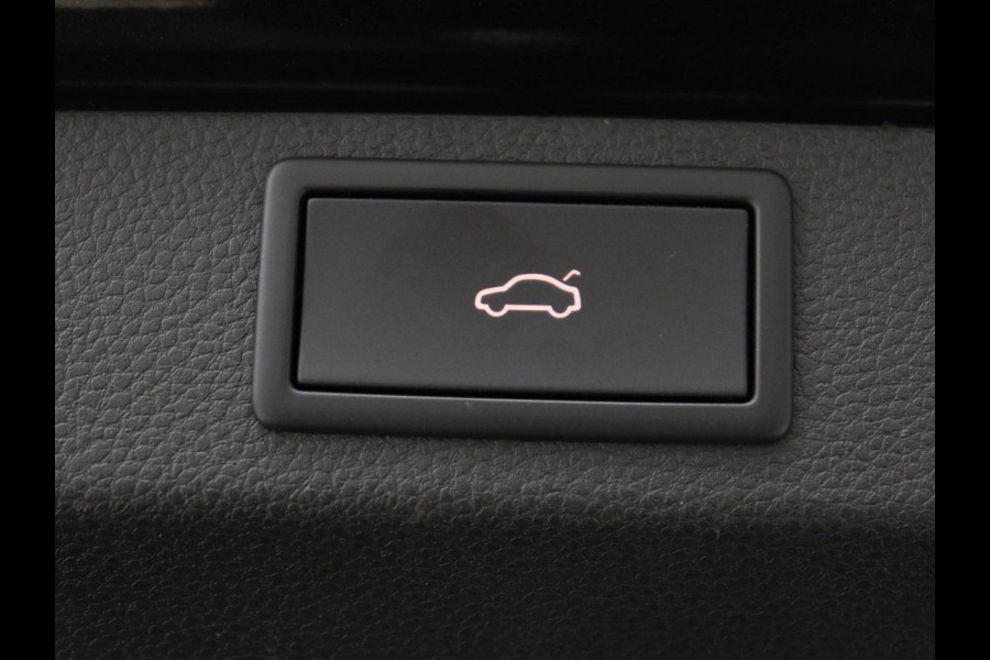 Škoda Karoq 1.5 TSI Sportline | Panoramadak | Stoelverwarming | Virtual Cockpit | Adaptive cruise | Canton Audio | Camera | File Assistent | Keyless | Side Assist | Full LED | Navigatie