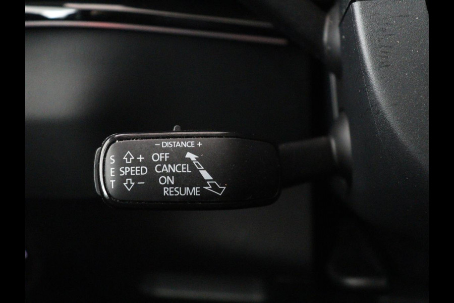 Škoda Karoq 1.5 TSI Sportline | Panoramadak | Stoelverwarming | Virtual Cockpit | Adaptive cruise | Canton Audio | Camera | File Assistent | Keyless | Side Assist | Full LED | Navigatie