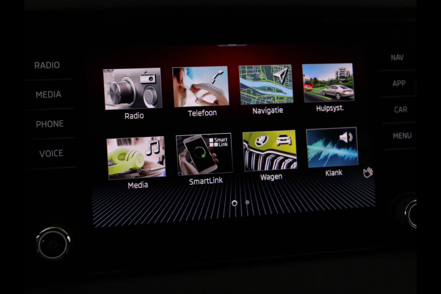 Škoda Karoq 1.5 TSI Sportline | Panoramadak | Stoelverwarming | Virtual Cockpit | Adaptive cruise | Canton Audio | Camera | File Assistent | Keyless | Side Assist | Full LED | Navigatie