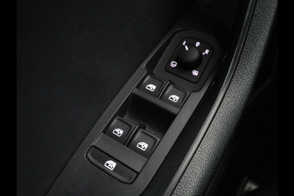 Škoda Karoq 1.5 TSI Sportline | Panoramadak | Stoelverwarming | Virtual Cockpit | Adaptive cruise | Canton Audio | Camera | File Assistent | Keyless | Side Assist | Full LED | Navigatie