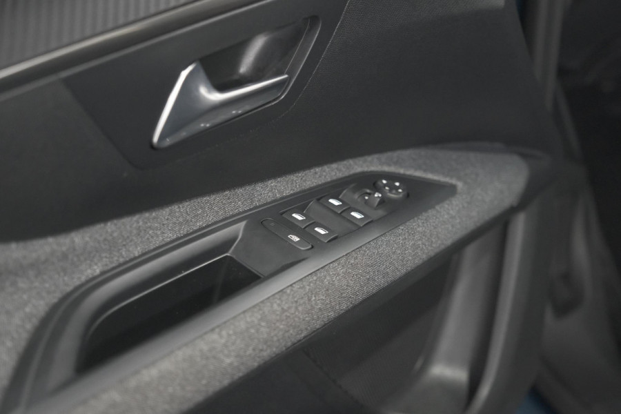 Peugeot 5008 PureTech 130 EAT8 Active Pack | 7 Zitplaatsen | Apple Carplay | Parkeersensoren | Navigatie