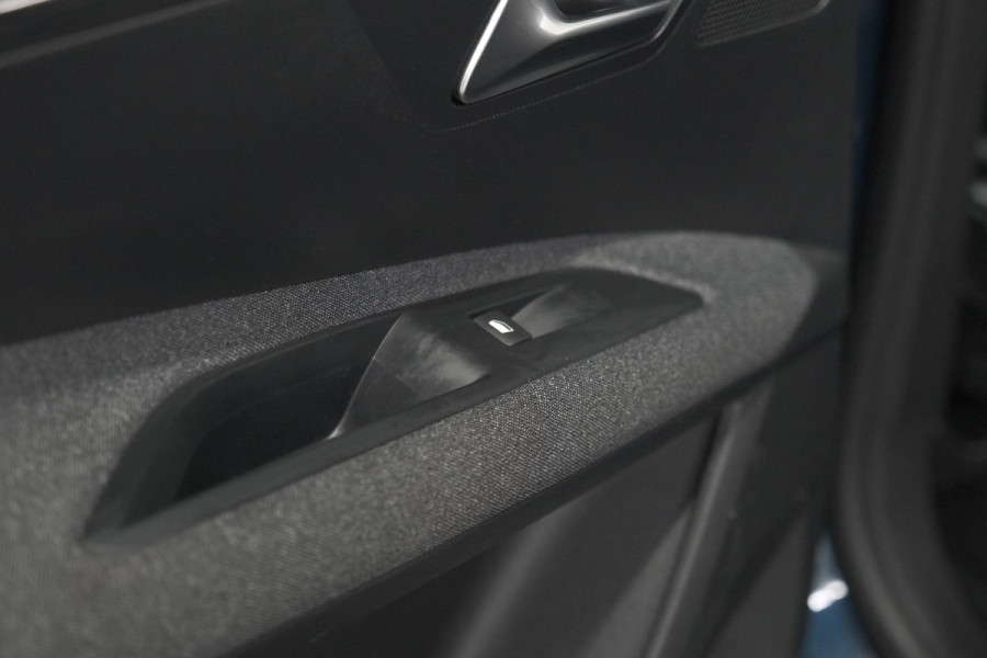 Peugeot 5008 PureTech 130 EAT8 Active Pack | 7 Zitplaatsen | Apple Carplay | Parkeersensoren | Navigatie