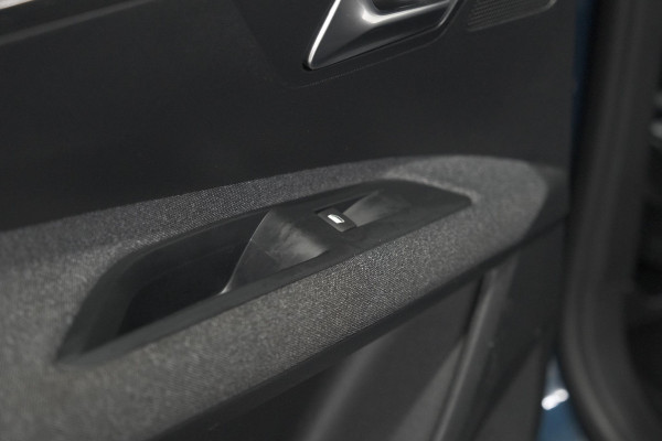Peugeot 5008 PureTech 130 EAT8 Active Pack | 7 Zitplaatsen | Apple Carplay | Parkeersensoren | Navigatie