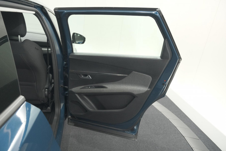 Peugeot 5008 PureTech 130 EAT8 Active Pack | 7 Zitplaatsen | Apple Carplay | Parkeersensoren | Navigatie