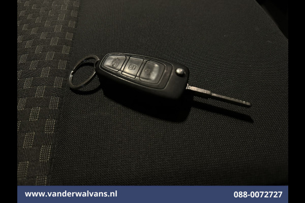 Ford Transit Custom 2.0 TDCI 131pk L2H1 Euro6 Airco | Camera | LED | Cruisecontrol | Verwarmde voorruit Parkeersensoren, Bijrijdersbank, 2800kg trekvermogen