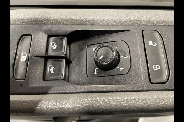 Volkswagen Transporter 2.0 TDI L2H1 Trendline Airco Cruise Control 2x schuifdeur Trekhaak Parkeersensoren