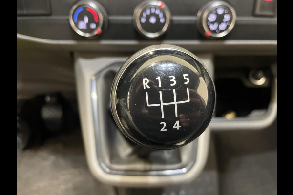 Volkswagen Transporter 2.0 TDI L2H1 Trendline Airco Cruise Control 2x schuifdeur Trekhaak Parkeersensoren