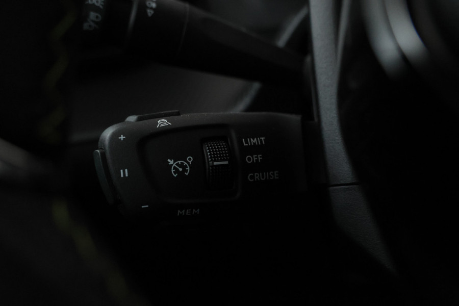 Peugeot 208 1.2 PureTech GT Pack Digital dash, Panorama, GT line, Airco,