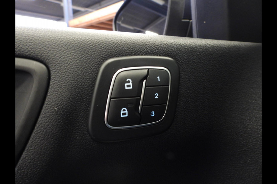 Ford Kuga 2.5 PHEV Plug-In Vignale SCHUIFDAK/NAVI/LEER/LED/B&O/18"LMV!