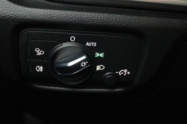 Audi A3 Limousine 1.5 TFSI CoD Sport Lease Edition (AUTOMAAT, CRUISE CONTROL, NAVIGATIE, LEER, PARKEERSENSOREN)