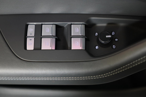 Audi A6 Avant 55 TFSI e Quattro RS6 Look / Head Up / Carbon / Leder / Memory / Acc / F1 / Lane Assist / Open Pano / 20 Inch