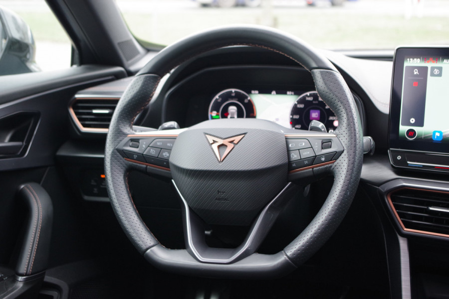 CUPRA Formentor 1.4 e-Hybrid 204 PK BNS PHEV, Panoramadak, Adap. Cruise Control, 360 Camera, Matrix-LED, Memory