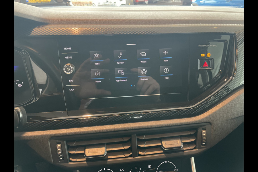 Volkswagen Polo 1.0 TSI Life Airco- Apple carplay - Cruise control - Navigatie - Parkeersensoren - Licht metalen velgen 15 inch - Bluetooth - Led verlichting - Radio - Elektrische ramen - Start/stop systeem - Stuur leder