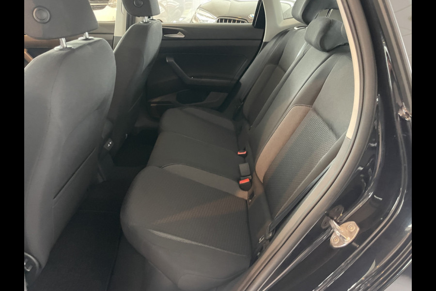 Volkswagen Polo 1.0 TSI Life Airco- Apple carplay - Cruise control - Navigatie - Parkeersensoren - Licht metalen velgen 15 inch - Bluetooth - Led verlichting - Radio - Elektrische ramen - Start/stop systeem - Stuur leder