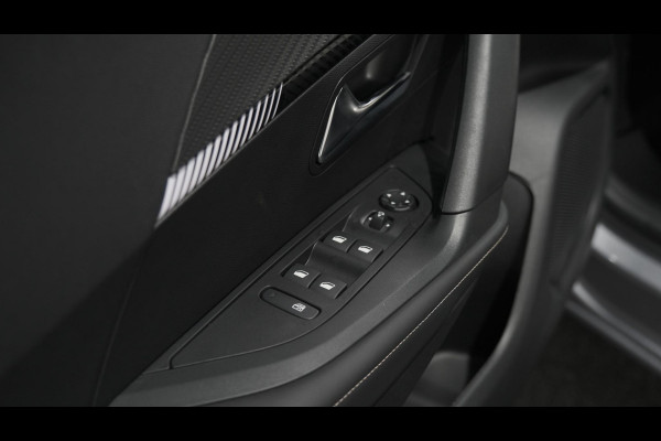 Peugeot 2008 PureTech 130 EAT8 Allure | 360 Camera | Dodehoekdetectie | Stoelverwarming | Apple Carplay