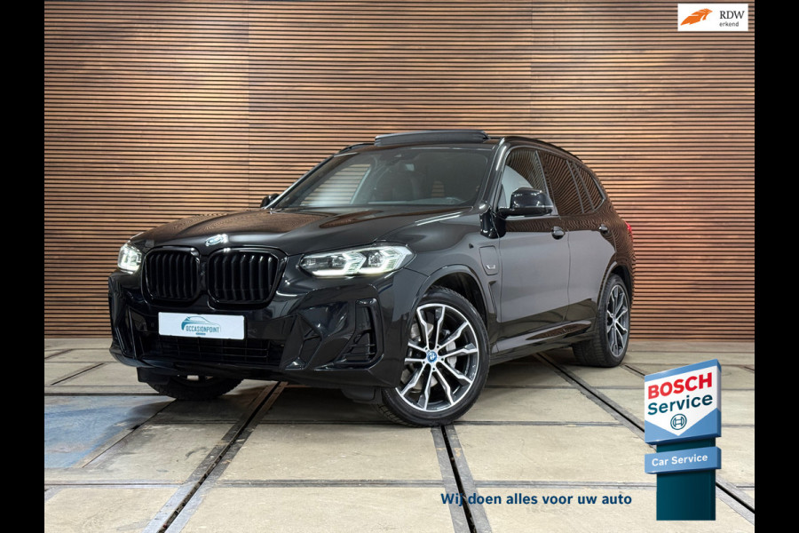 BMW X3 XDrive30e M-Sport | VOL! | Pano | Shadow Line | HuD | 360 | Parkeerassistent-pakket+ | Driving Assistant | Trekhaak |