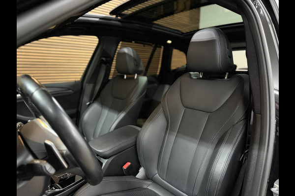 BMW X3 XDrive30e M-Sport | VOL! | Pano | Shadow Line | HuD | 360 | Parkeerassistent-pakket+ | Driving Assistant | Trekhaak |