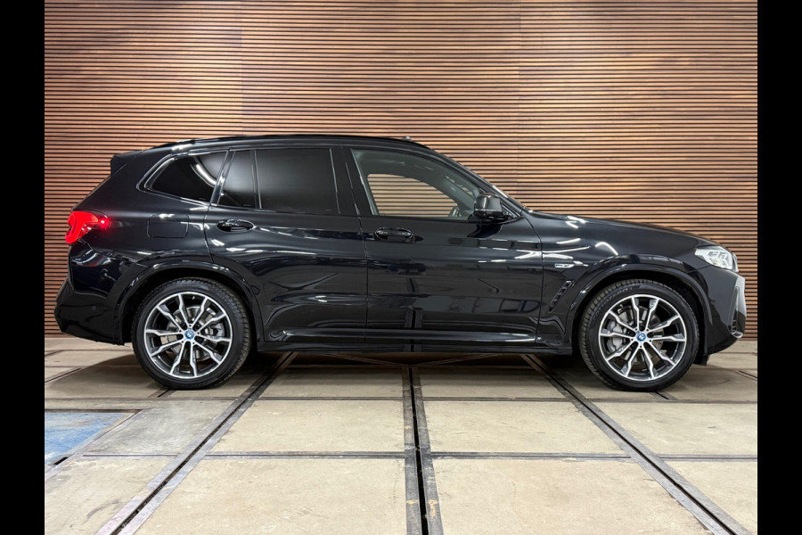 BMW X3 XDrive30e M-Sport | VOL! | Pano | Shadow Line | HuD | 360 | Parkeerassistent-pakket+ | Driving Assistant | Trekhaak |