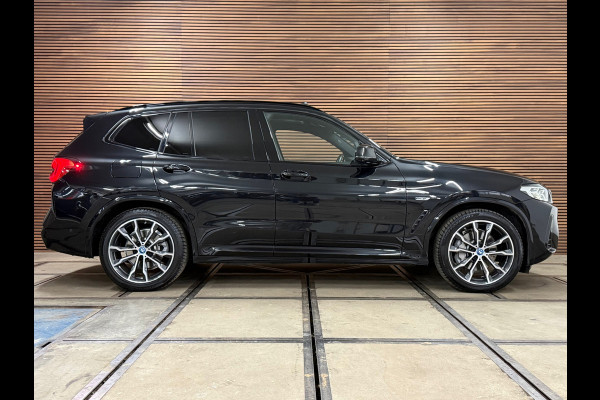 BMW X3 XDrive30e M-Sport | VOL! | Pano | Shadow Line | HuD | 360 | Parkeerassistent-pakket+ | Driving Assistant | Trekhaak |