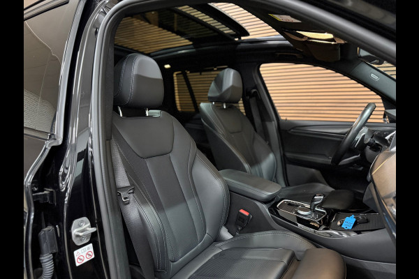 BMW X3 XDrive30e M-Sport | VOL! | Pano | Shadow Line | HuD | 360 | Parkeerassistent-pakket+ | Driving Assistant | Trekhaak |