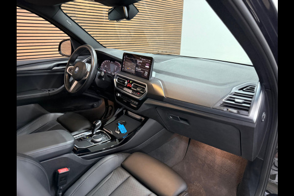 BMW X3 XDrive30e M-Sport | VOL! | Pano | Shadow Line | HuD | 360 | Parkeerassistent-pakket+ | Driving Assistant | Trekhaak |