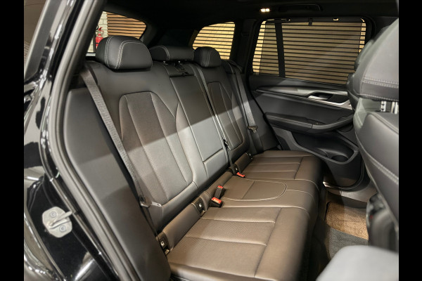 BMW X3 XDrive30e M-Sport | VOL! | Pano | Shadow Line | HuD | 360 | Parkeerassistent-pakket+ | Driving Assistant | Trekhaak |