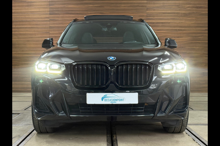 BMW X3 XDrive30e M-Sport | VOL! | Pano | Shadow Line | HuD | 360 | Parkeerassistent-pakket+ | Driving Assistant | Trekhaak |