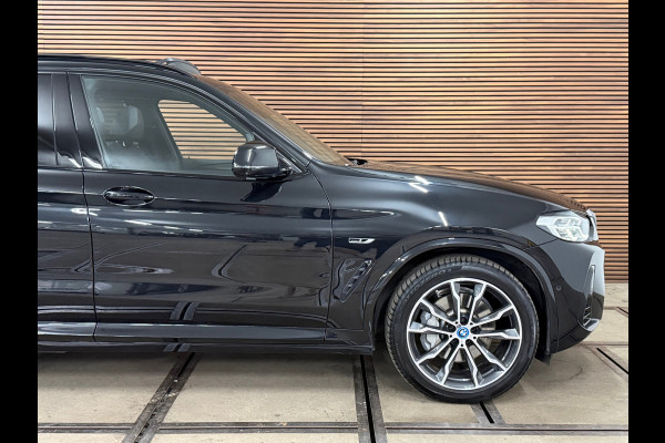 BMW X3 XDrive30e M-Sport | VOL! | Pano | Shadow Line | HuD | 360 | Parkeerassistent-pakket+ | Driving Assistant | Trekhaak |