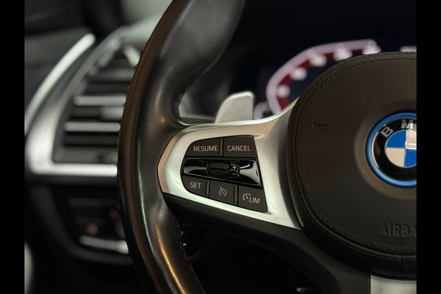 BMW X3 XDrive30e M-Sport | VOL! | Pano | Shadow Line | HuD | 360 | Parkeerassistent-pakket+ | Driving Assistant | Trekhaak |