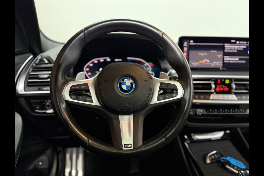 BMW X3 XDrive30e M-Sport | VOL! | Pano | Shadow Line | HuD | 360 | Parkeerassistent-pakket+ | Driving Assistant | Trekhaak |