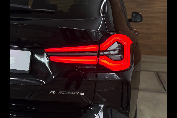 BMW X3 XDrive30e M-Sport | VOL! | Pano | Shadow Line | HuD | 360 | Parkeerassistent-pakket+ | Driving Assistant | Trekhaak |