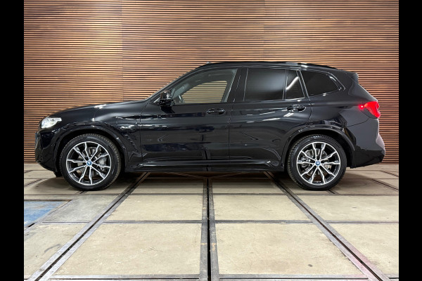 BMW X3 XDrive30e M-Sport | VOL! | Pano | Shadow Line | HuD | 360 | Parkeerassistent-pakket+ | Driving Assistant | Trekhaak |