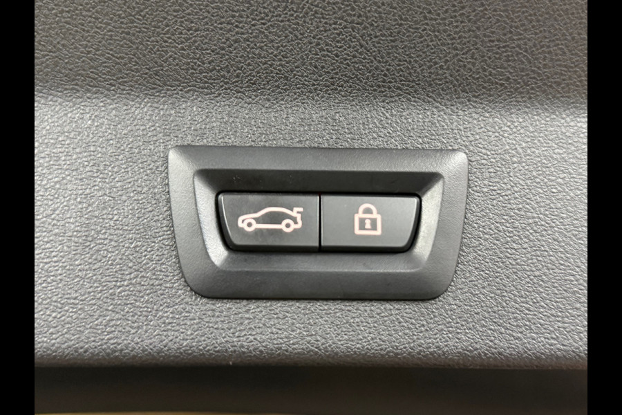 BMW X3 XDrive30e M-Sport | VOL! | Pano | Shadow Line | HuD | 360 | Parkeerassistent-pakket+ | Driving Assistant | Trekhaak |