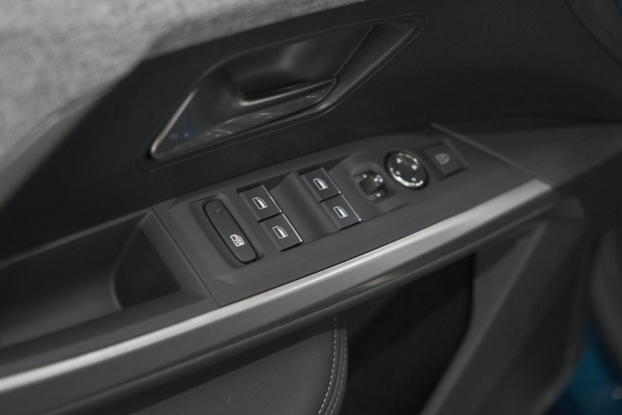 Peugeot 3008 1.2 Hybrid 136 GT | Panoramdak | 360 Camera | Stoelverwarming | Elektrische Kofferklep | Allseason Banden