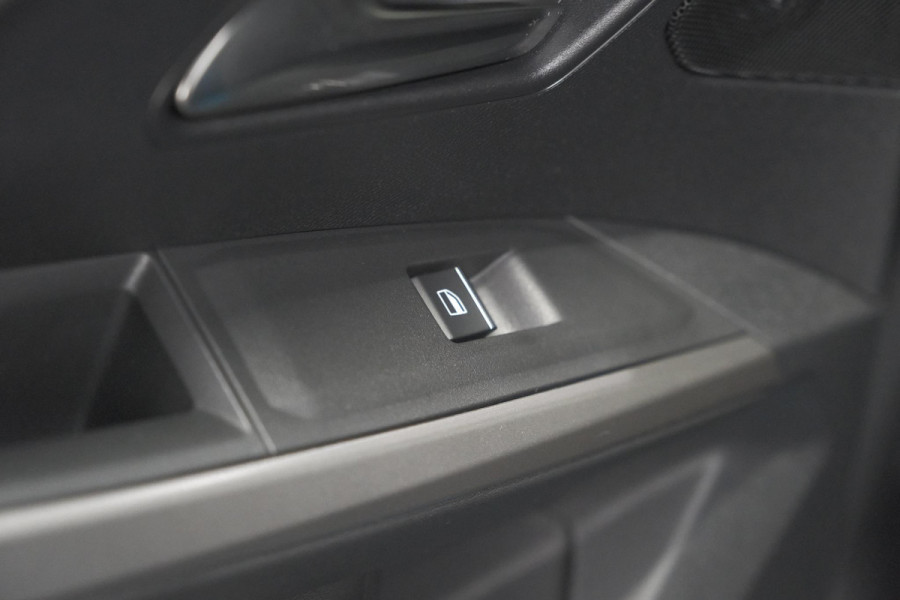 Peugeot 3008 1.2 Hybrid 136 GT | Panoramdak | 360 Camera | Stoelverwarming | Elektrische Kofferklep | Allseason Banden