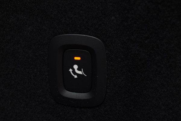 Volvo XC60 T6 350PK Automaat Plug-in Hybrid AWD Ultra Dark / Navigatie / Adaptieve Cruise control / Head Up-Display / Panorama dak / Leder / Elektrische stoelen / 360 Camera / Trekhaak / 20"