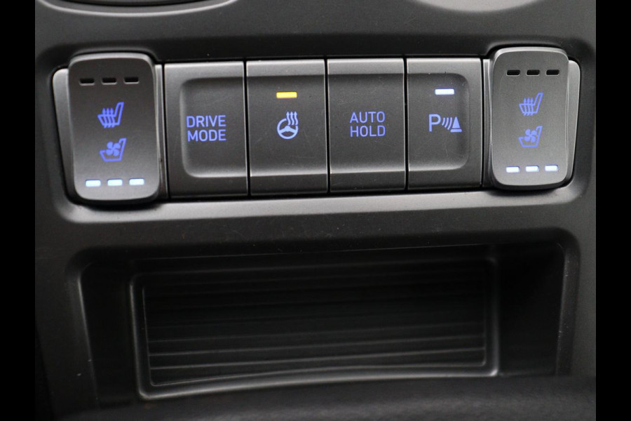 Hyundai Kona EV Premium 64 kWh | SOH 100% | 3 Fase | Stoelventilatie | Leder | Head-Up | Warmtepomp | Camera | Achterbankverwarming | Carplay | Navigatie | Adaptive cruise | Keyless | Parkeerhulp