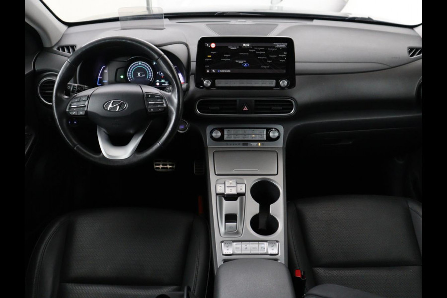 Hyundai Kona EV Premium 64 kWh | SOH 100% | 3 Fase | Stoelventilatie | Leder | Head-Up | Warmtepomp | Camera | Achterbankverwarming | Carplay | Navigatie | Adaptive cruise | Keyless | Parkeerhulp