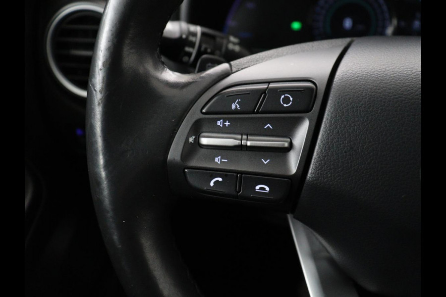 Hyundai Kona EV Premium 64 kWh | SOH 100% | 3 Fase | Stoelventilatie | Leder | Head-Up | Warmtepomp | Camera | Achterbankverwarming | Carplay | Navigatie | Adaptive cruise | Keyless | Parkeerhulp