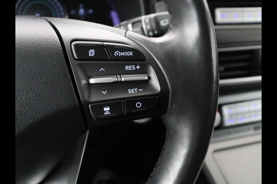 Hyundai Kona EV Premium 64 kWh | SOH 100% | 3 Fase | Stoelventilatie | Leder | Head-Up | Warmtepomp | Camera | Achterbankverwarming | Carplay | Navigatie | Adaptive cruise | Keyless | Parkeerhulp