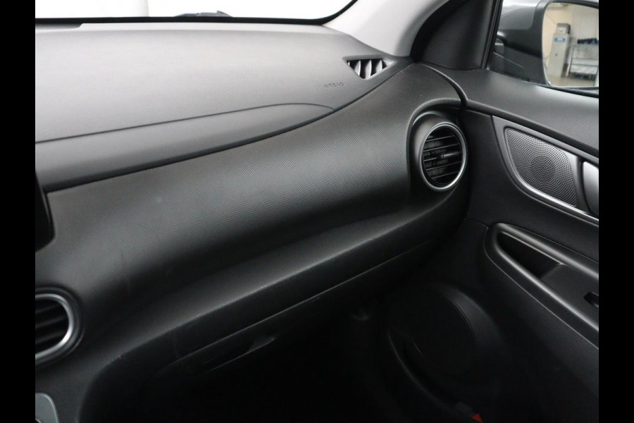 Hyundai Kona EV Premium 64 kWh | SOH 100% | 3 Fase | Stoelventilatie | Leder | Head-Up | Warmtepomp | Camera | Achterbankverwarming | Carplay | Navigatie | Adaptive cruise | Keyless | Parkeerhulp